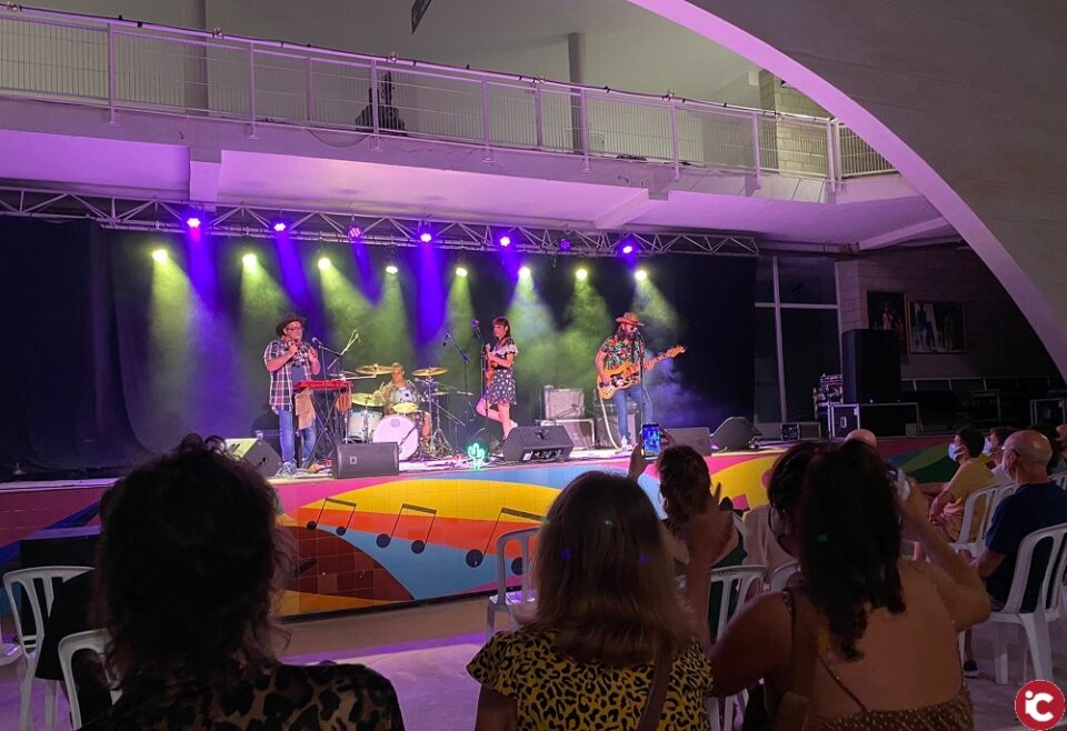 Jineta y los Apocalípticos asombran en la Casa de Cultura