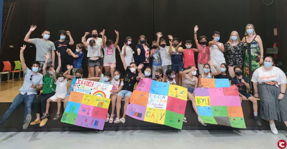 La edil Julia Llopis clausura las Escuelas de Verano de Alicante