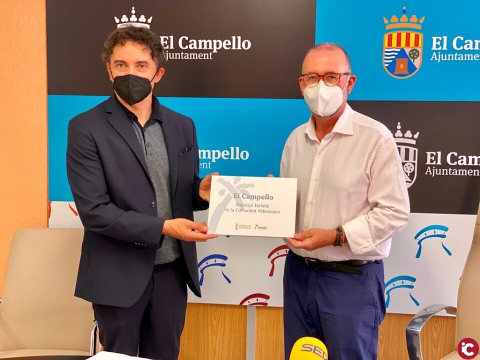 El Campello recibe oficialmente el distintivo acreditativo de Municipio Turístico