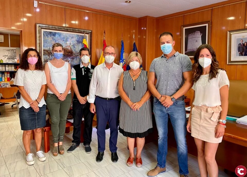 Toma de posesión de cuatro nuevos auxiliares en el Ayuntamiento de El Campello