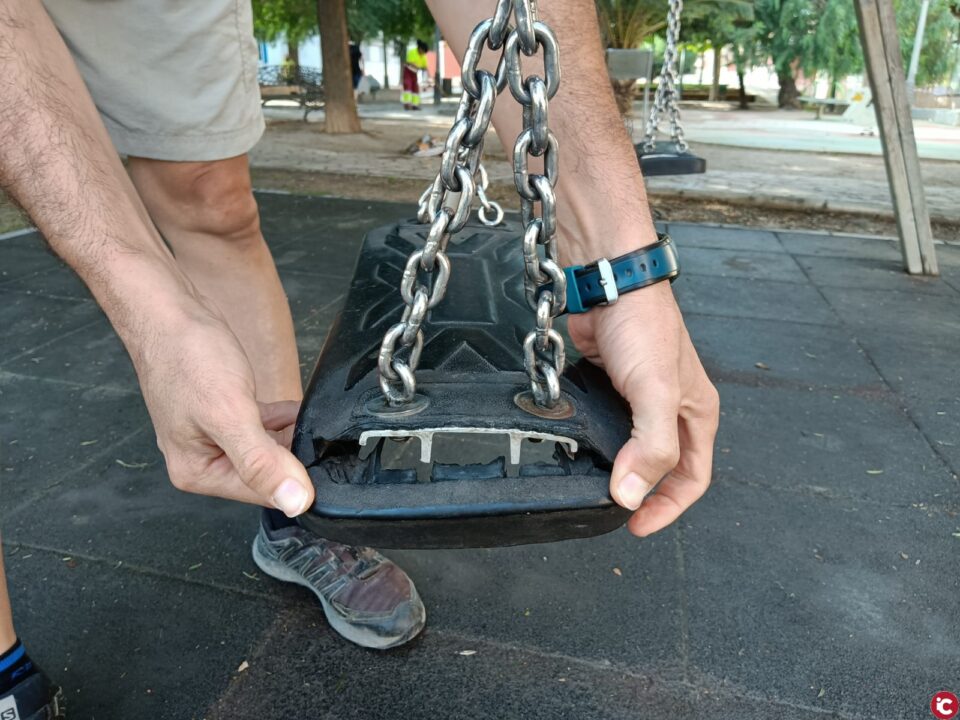 Parques y Jardines invierte 24.000 euros en reparar destrozos producidos por actitudes incívicas