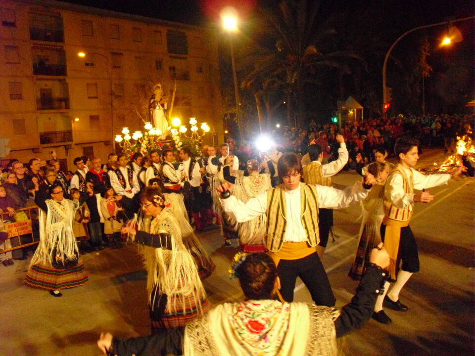 Los actos de San Antón congregan a multitud de personas entorno a la Ermita