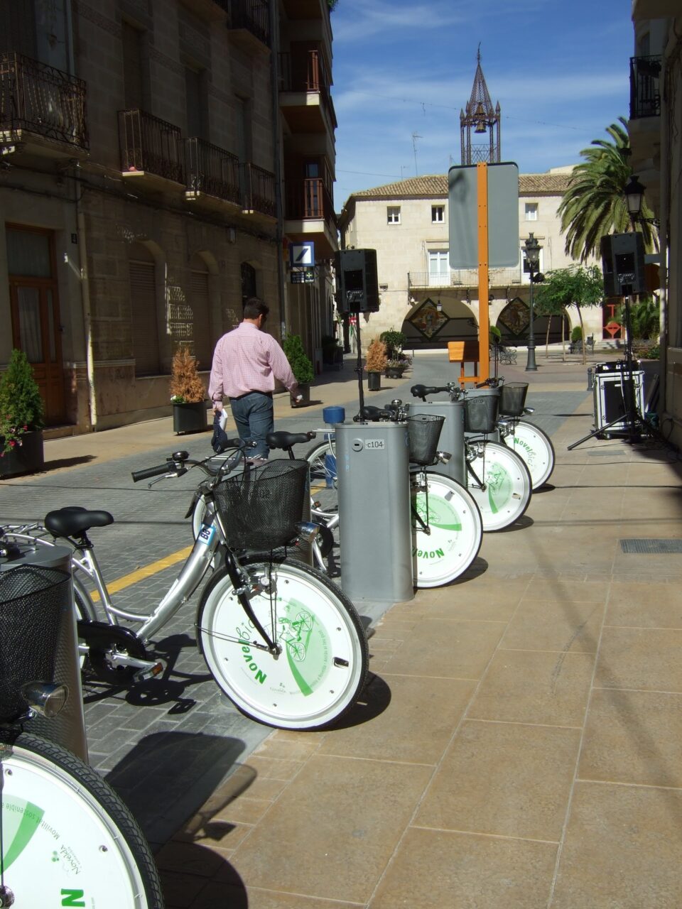 VALORACIÓN DE LOS PRIMEROS MESES DE FUNCIONAMIENTO DEL SISTEMA PÚBLICO DE BICICLETAS - NOVELBICI -