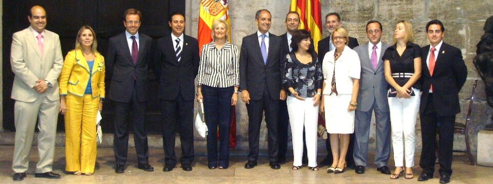 En menos de 48 horas las dos corrientes del PP tienen que llegar a consenso según Valencia. De lo contrario el grupo no adscrito podría tomar parte en el Ayuntamiento