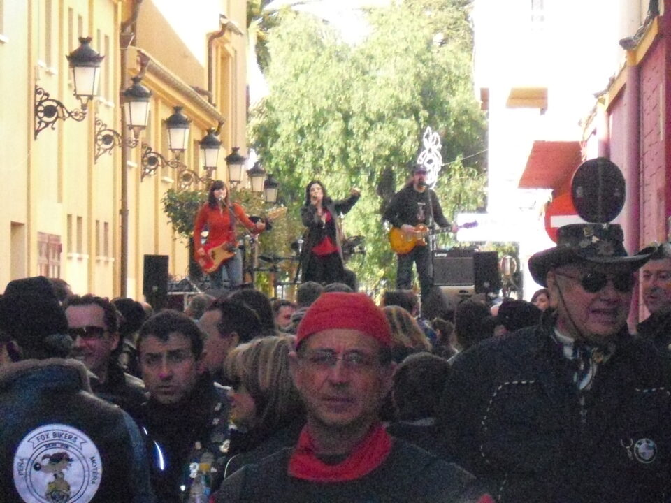 El Moto Club Elda y Los pájaros locos han celebrado que comparten sede realizando varias actividades