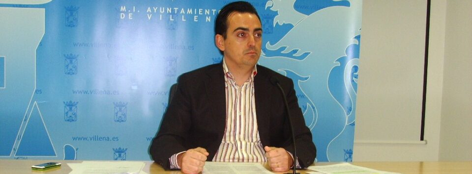 Richart se niega en decir quien le ofreció un puesto de trabajo en una empresa pública. El concejal No Adscrito le dice a Valiente que la no aprobación de unos presupuestos
