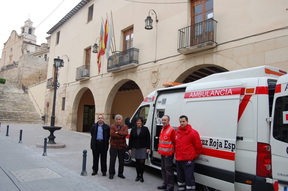 Cruz Roja presenta su nueva ambulancia para Monforte