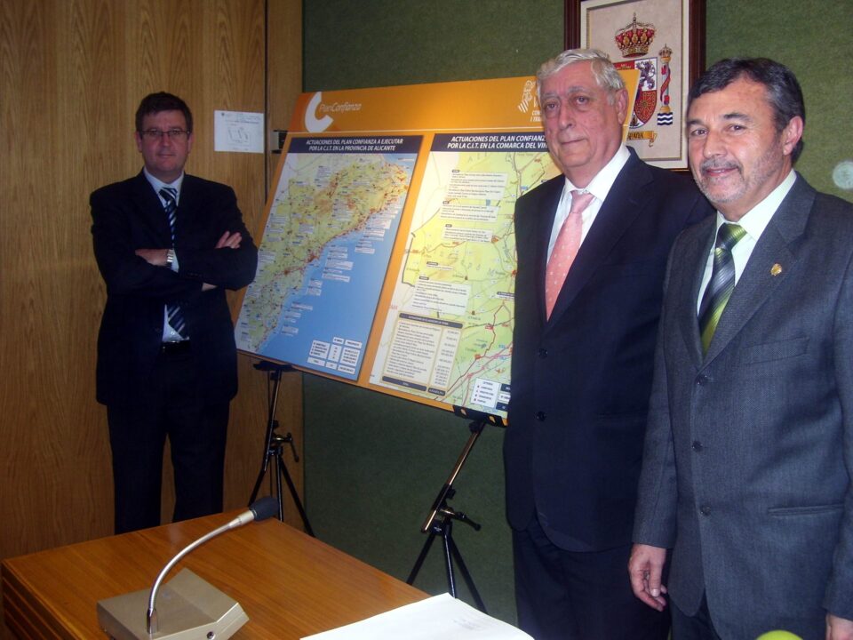 El secretario general de Infraestructuras presenta en Petrer los proyectos del Plan Confianza de la comarca