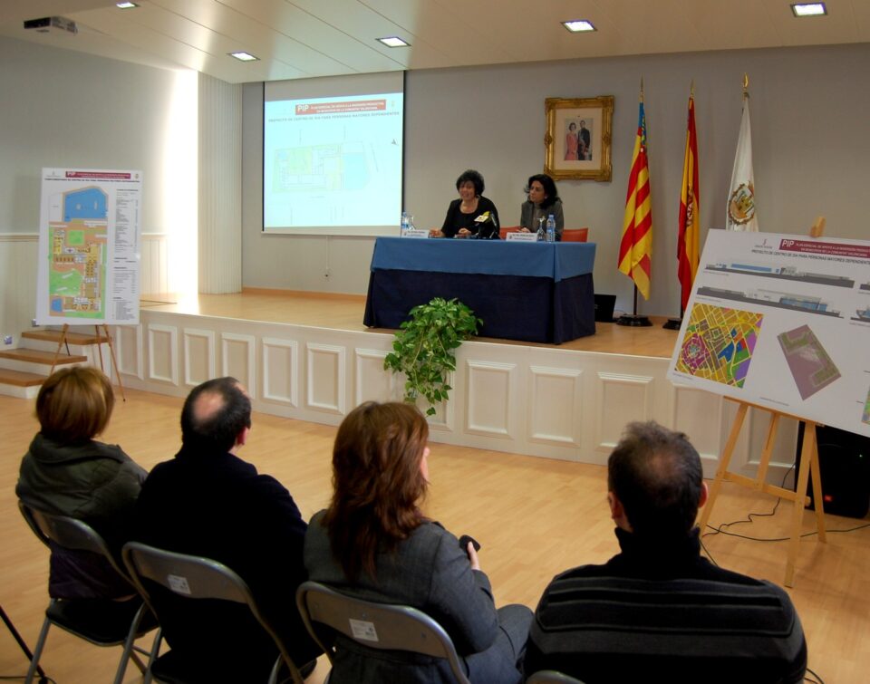 Monforte presenta el proyecto del Centro de Día a la Consellera de Bienestar