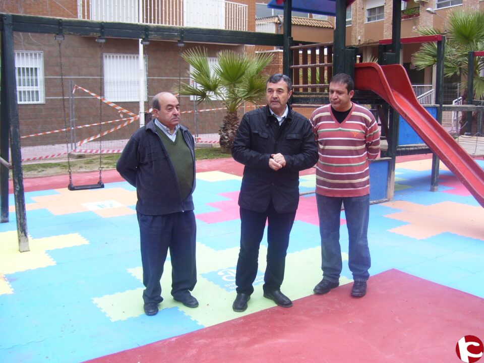 Visitan las obras en la plaza de La Salud donde Ayuntamiento y Diputación invierten cerca de 35.000 euros