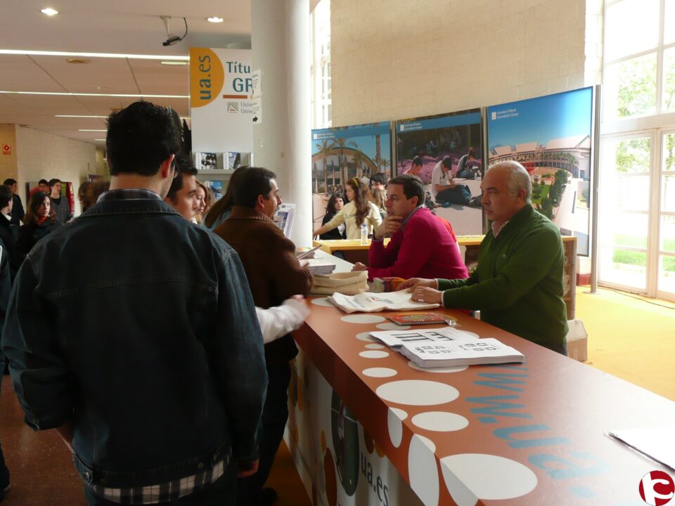 Mas de 3000 asistentes a las VII Conferencias - coloquio respaldan su éxito