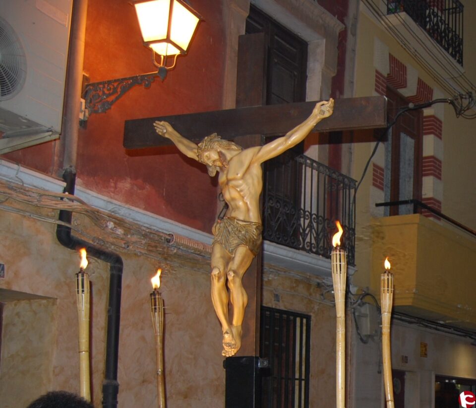 Vicente Rodes ofrece un emotivo parlamento en el Vía Crucis Interparroquial