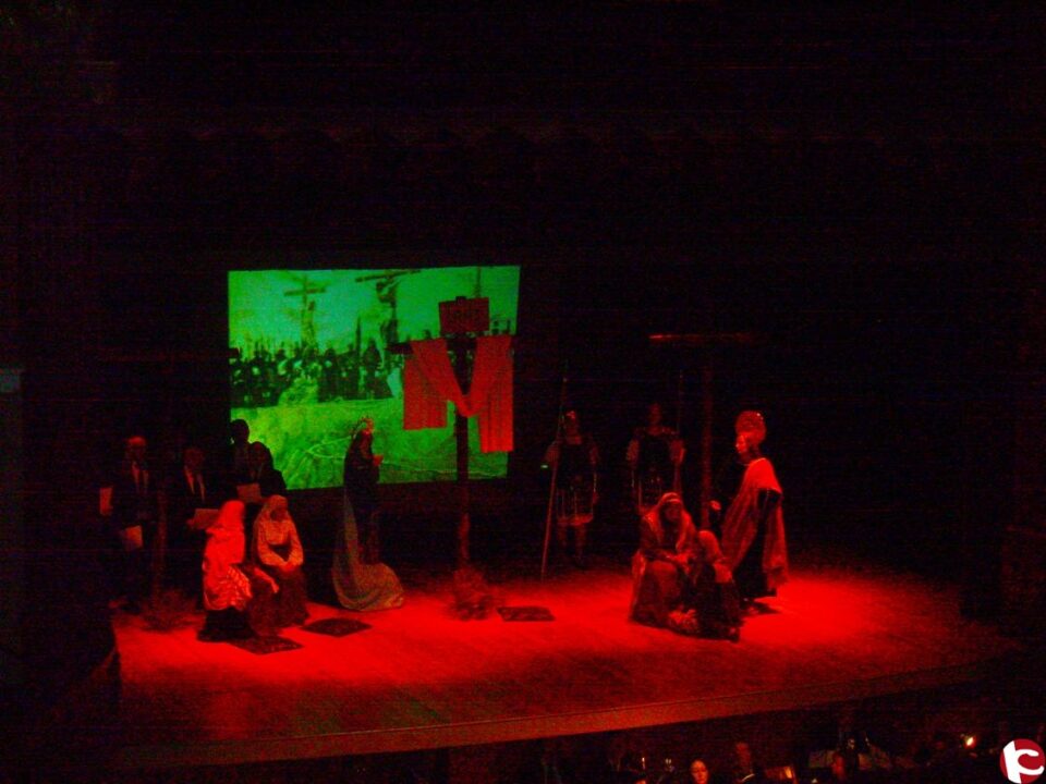 400 personas abarrotan el Wagner en la representación más musical y solidaria de "El Monte"