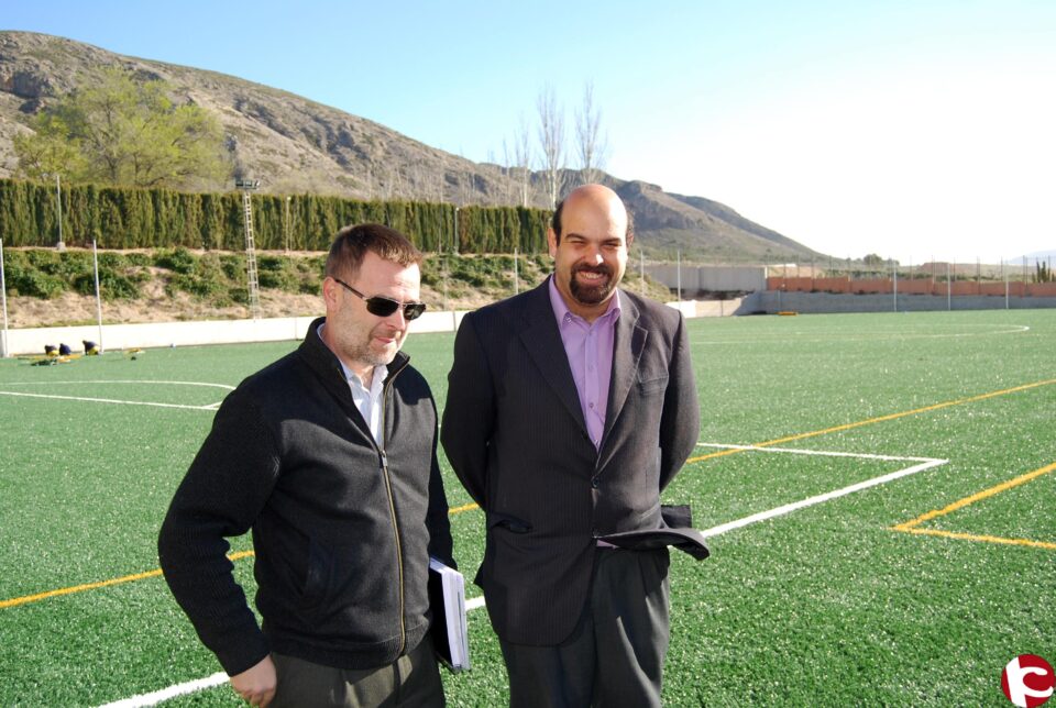 Todos los aficionados al fútbol de Villena se beneficiarán del nuevo campo de césped artificial
