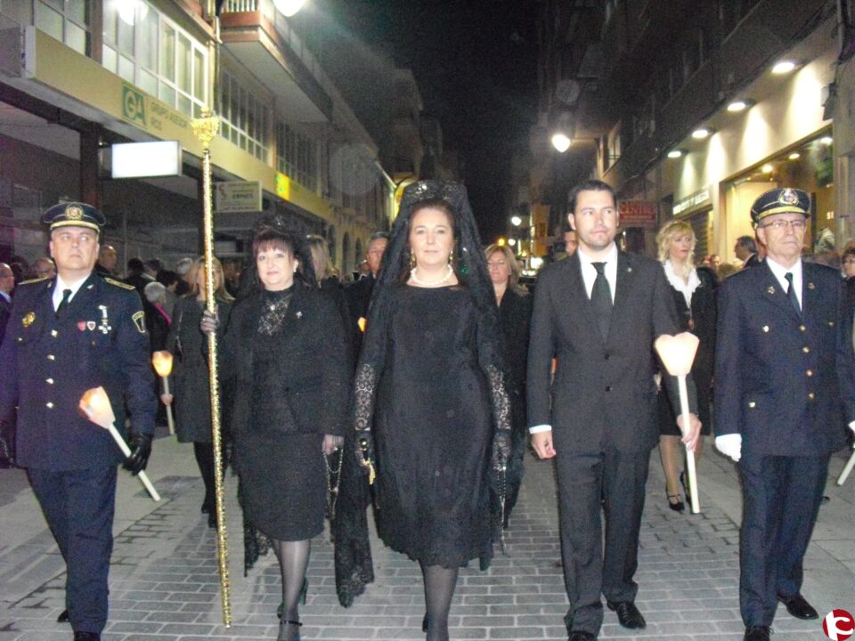 La Procesión del Entierro congrega en las calles a miles de personas