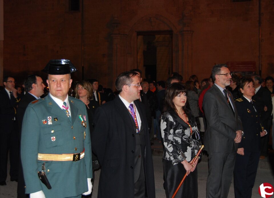 LOS CIUDADANOS DE VILLENA ARROPAN LA PROCESIÓN DE VIERNES SANTO