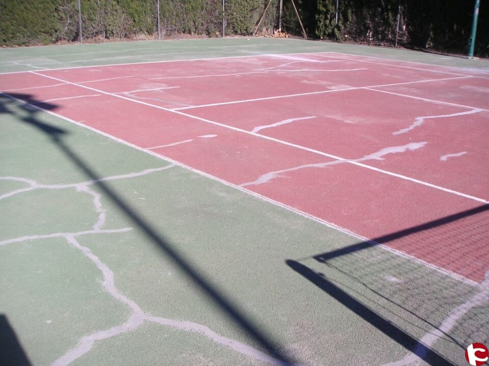 La Concejalía de Deportes repara las tres pistas de tenis del Polideportivo Municipal atendiendo a una demanda histórica de los usuarios