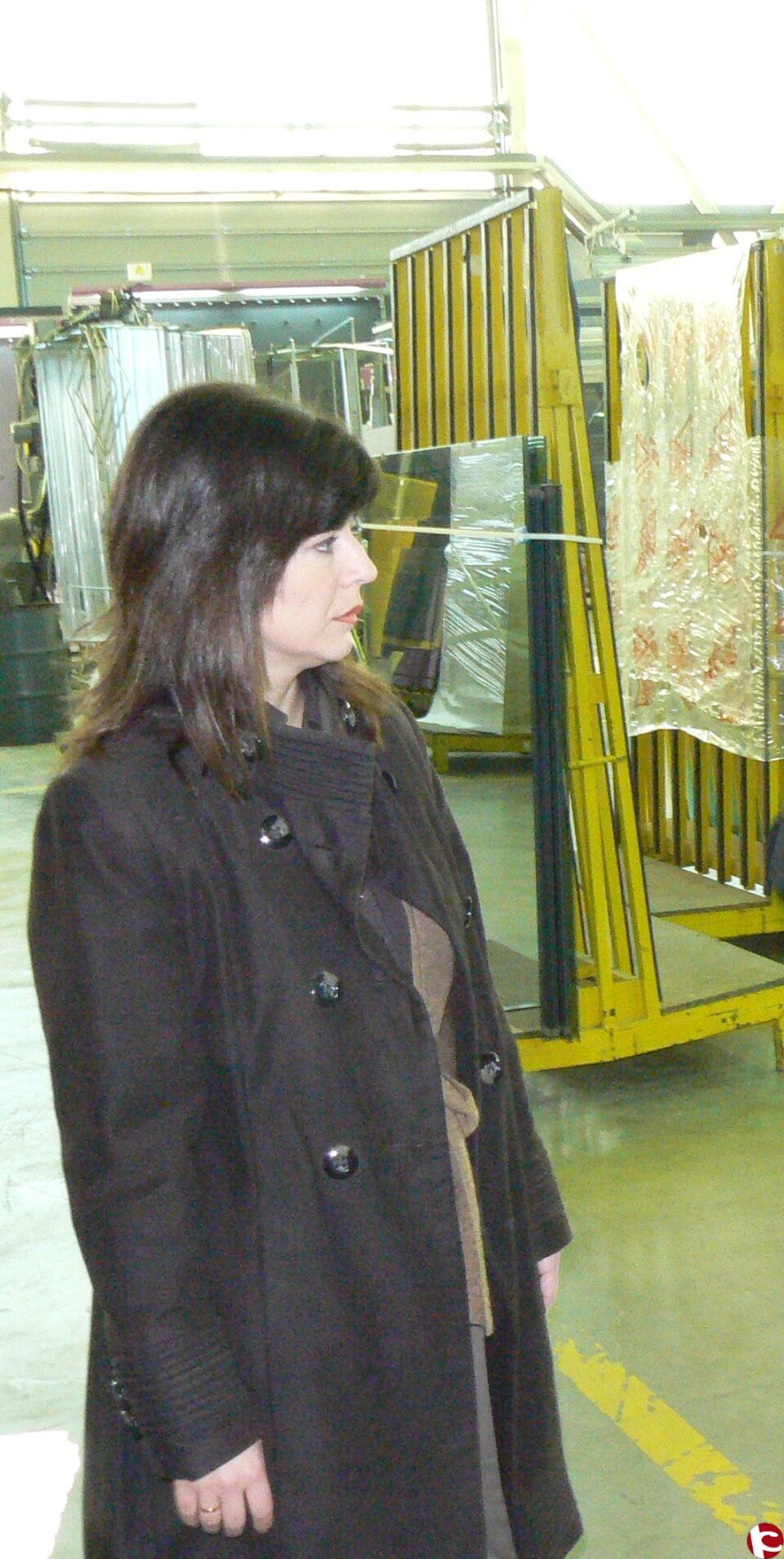 Celia Lledó visita la empresa encargada de acristalar la cúpula de la Plaza de Toros