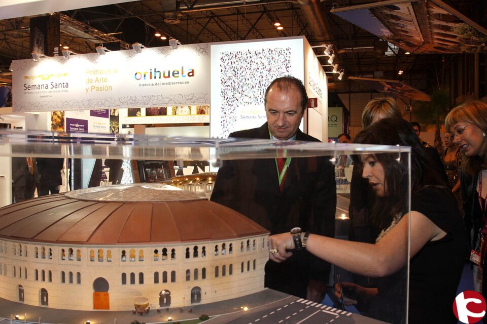 Villena presenta en Fitur el proyecto de rehabilitación de la plaza de toros del municipio