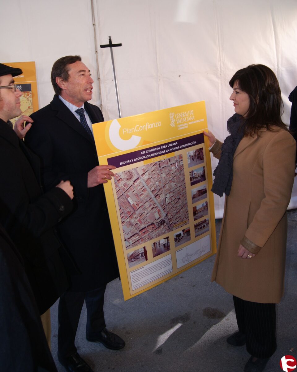 El conseller Mario Flores asiste al inicio de las obras de reurbanización de la Avenida Constitución