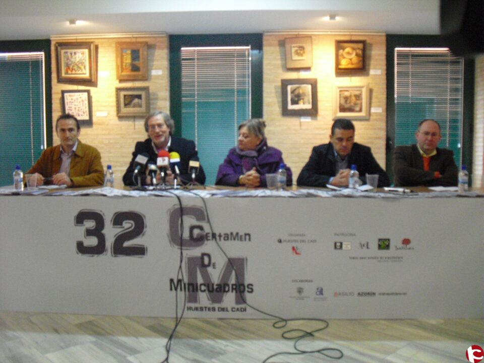La comparsa de las Huestes del Cadí ha presentado la 32 edición del Certámen de Minicuadros