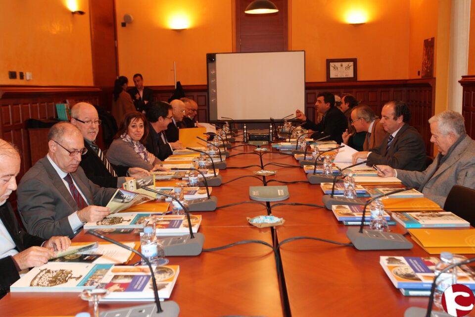 El Patronato de la Fundación MARQ concede la Insignia de Oro y Brillantes del museo a S.M. La Reina Doña Sofía