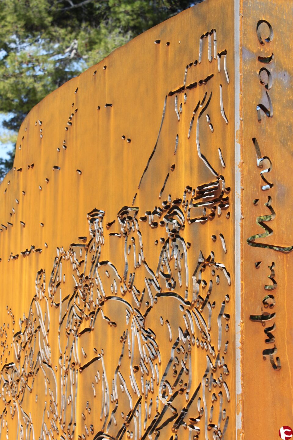 El alcoyano Antoni Miró donó a la Universidad de Alicante una escultura en conmemoración de La Batalla de Almansa del 25 de abril de 1707