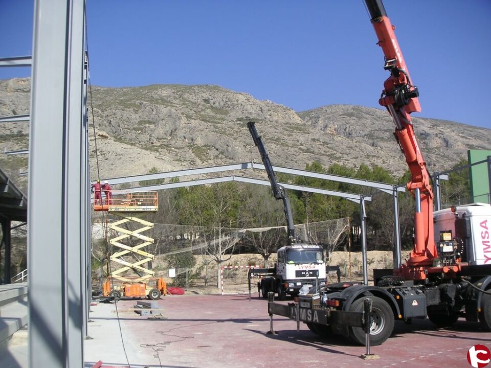Ya se han iniciado las obras de la cubierta de la pista de fútbol sala