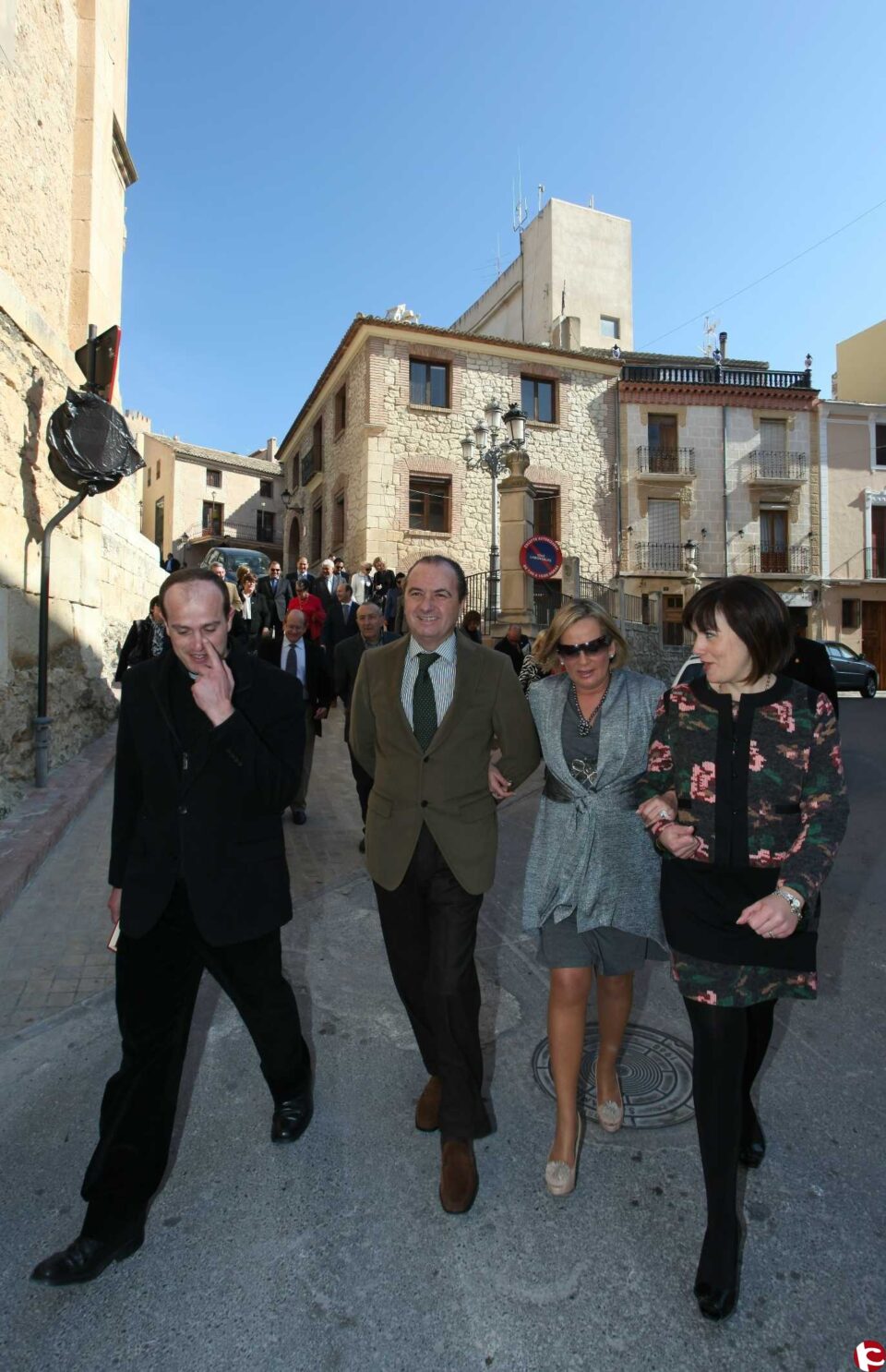 La sociedad biarense asiste a la inauguración del centro de recepción de visitantes del Castillo y Hotel Villa de Biar. La alcaldesa luchó por este proyecto desde 2007