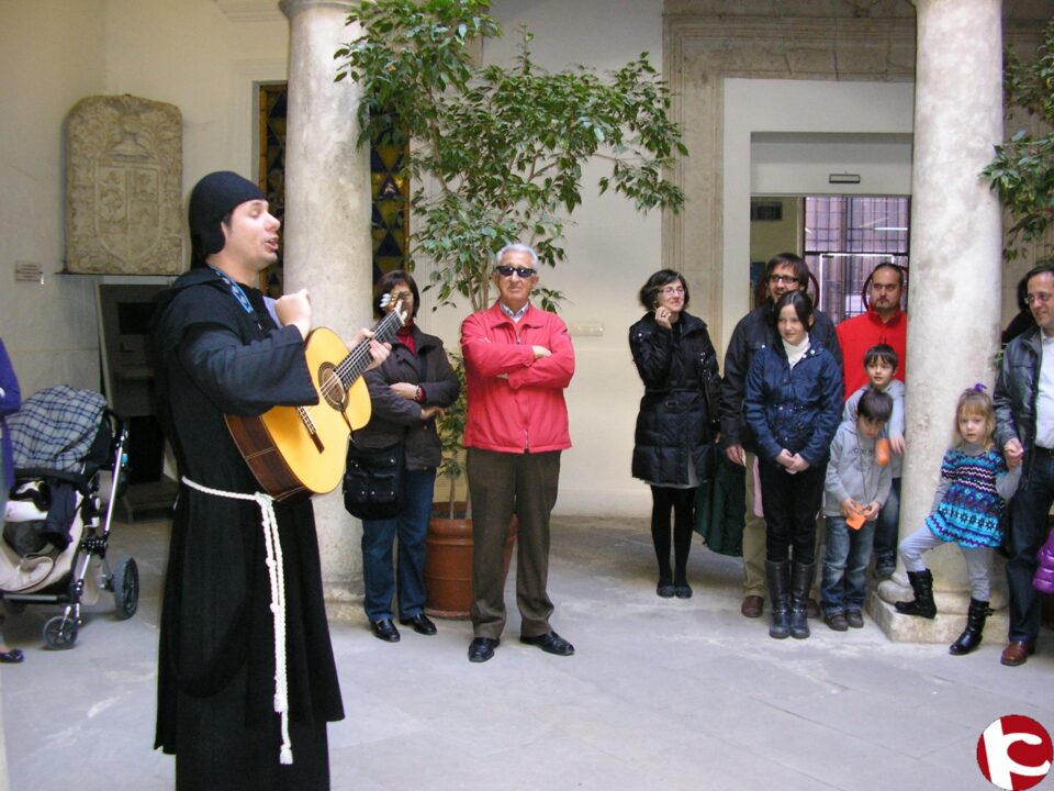 Gran éxito de las visitas teatralizadas al casco histórico en su primer día
