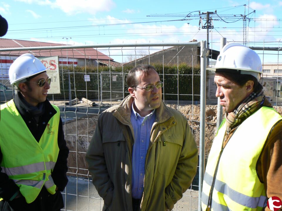 La canalización de la rambla El Conejo ya pasa por debajo de la vía del tren