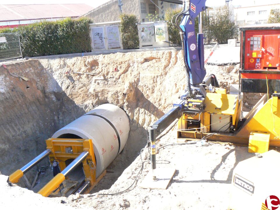 La canalización de la rambla El Conejo ya pasa por debajo de la vía del tren