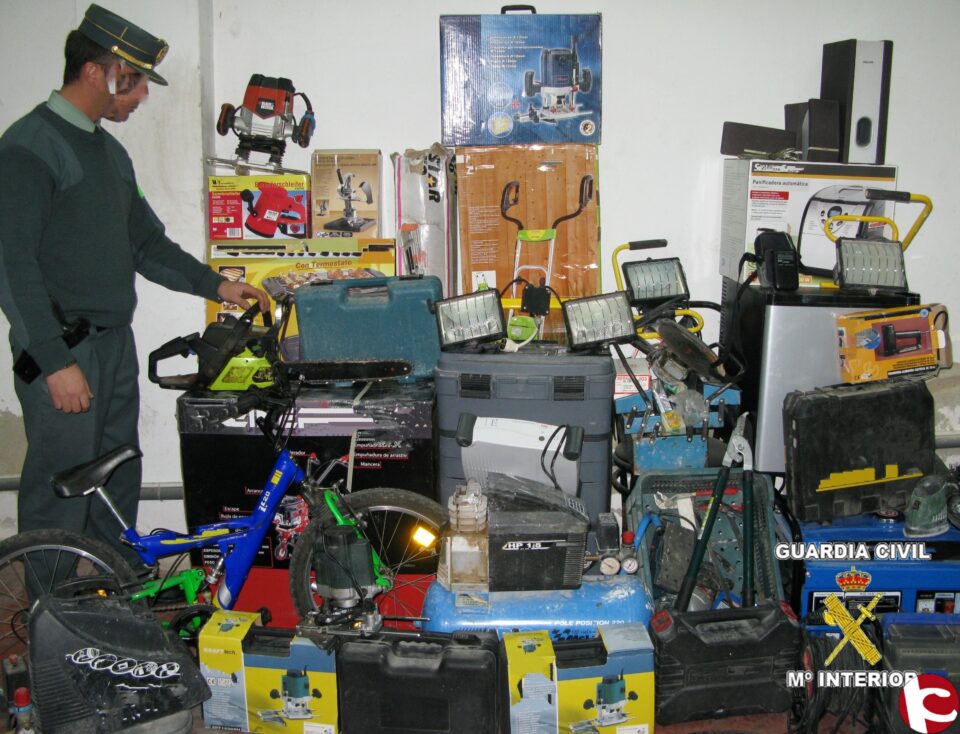 La Guardia Civil recupera en Aspe gran cantidad de efectos sustraídos