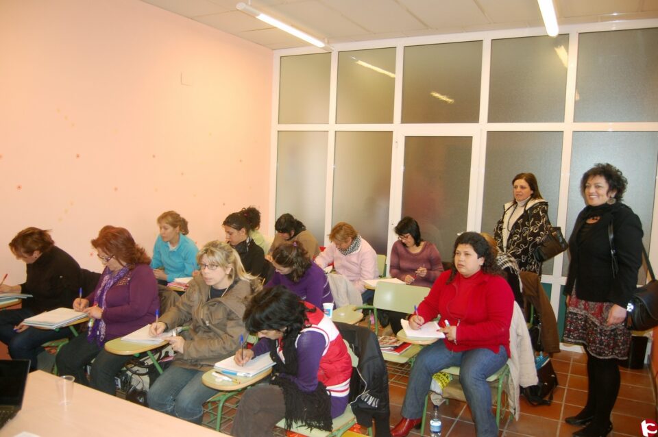 La alcaldesa visita las nuevas instalaciones del taller de empleo