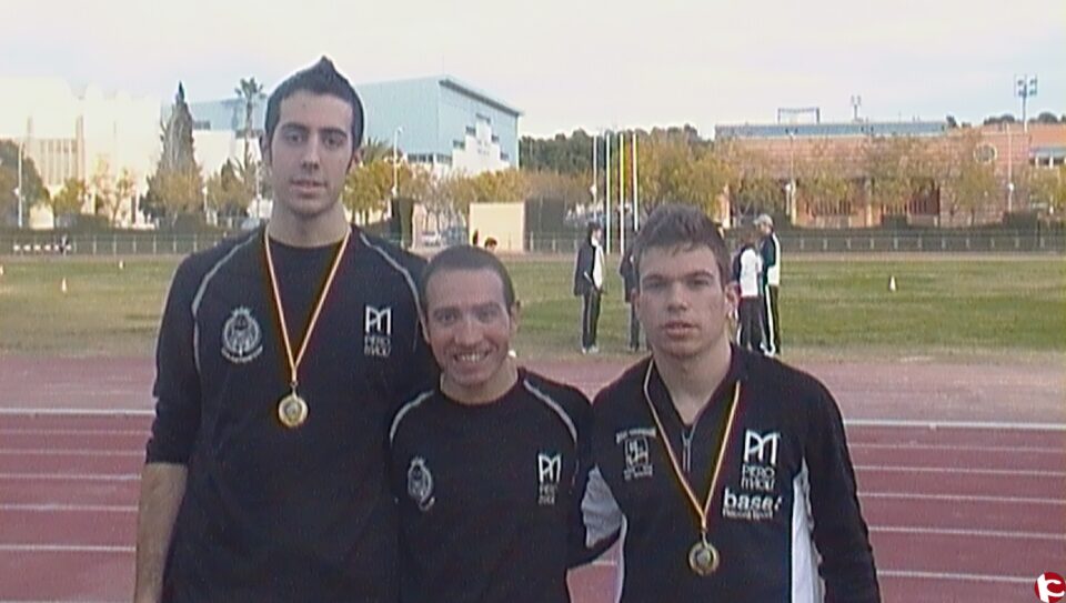 Los atletas Eldenses Ricardo y Joan se proclamaron campeones en el Campeonato Provincial Junior que tuvo lugar en la Pista de Atletismo del Monte Tossal de Alicante.