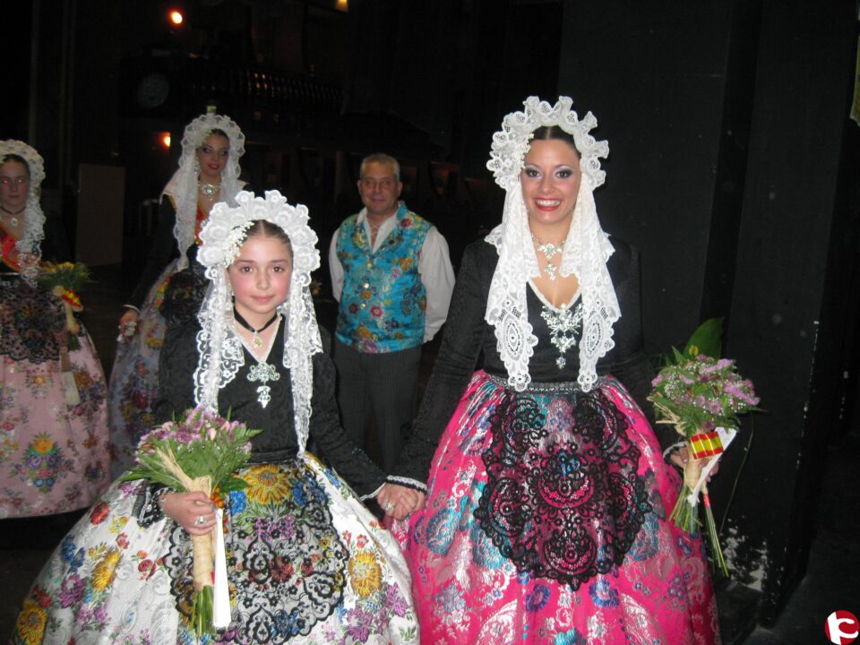 Sandra Páez Díaz y Silvia Pérez Gras fueron elegidas ayer como Fallera Mayor y Fallera Mayor Infantil
