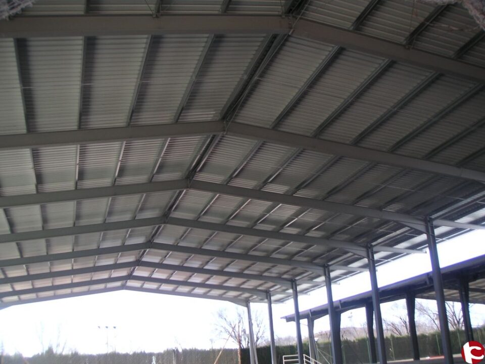 La pista de fútbol sala ya cuenta con una cubierta