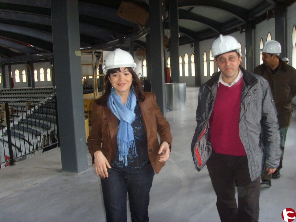 Con permiso de la autoridad... todo está preparado para la inauguración de la Plaza