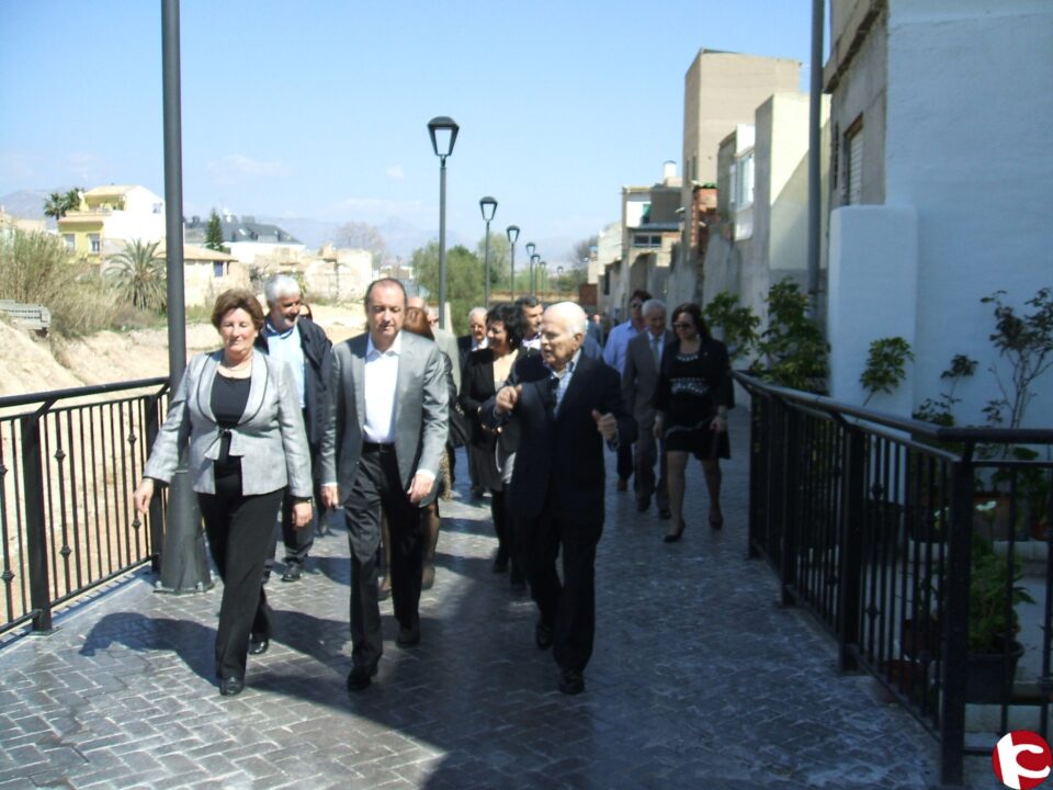 JOAQUÍN RIPOLL INAUGURA EL PASEO DE LA TRASERA DE LA CALLE SAN PASCUAL