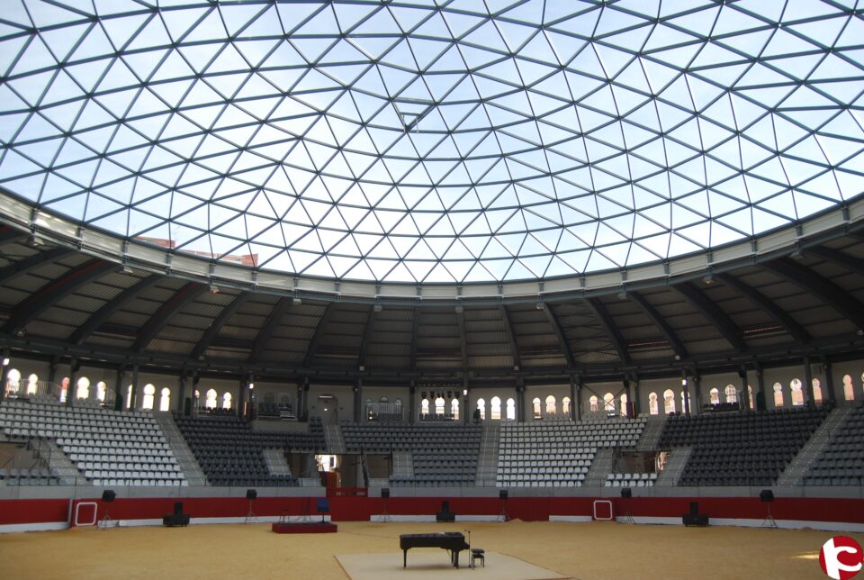 El Ayuntamiento mejorará la acústica de la plaza de toros