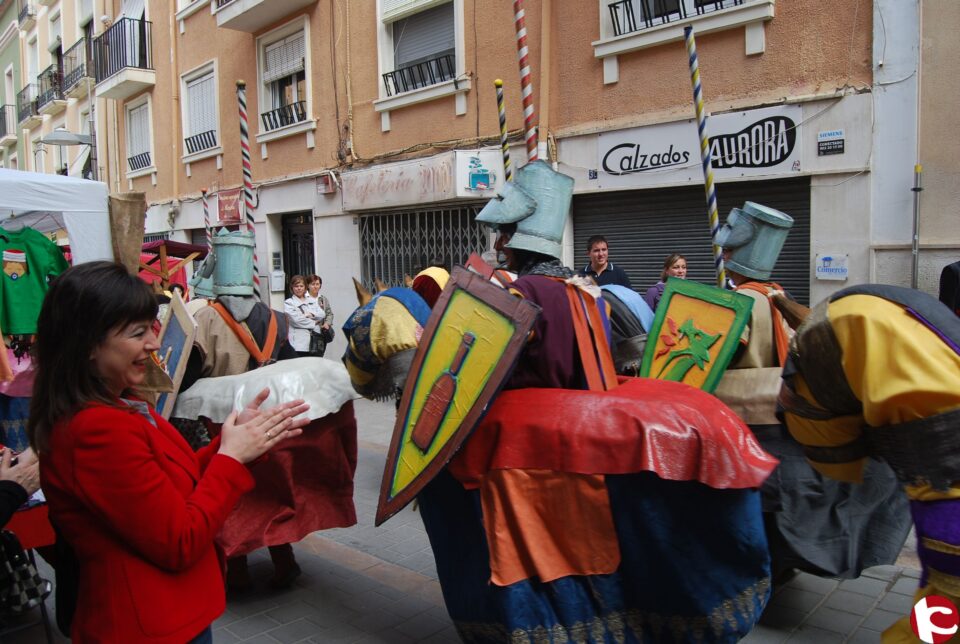 VI Feria de la Flores de Villena en la rehabilitada Plaza Mayor