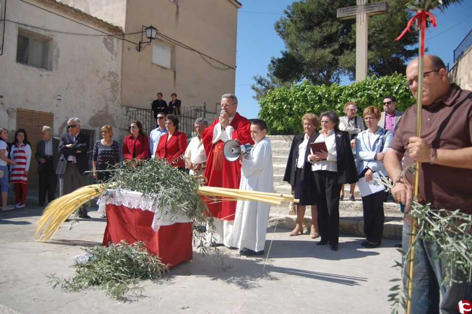 La bendición de ramos abre la semana santa monfortina