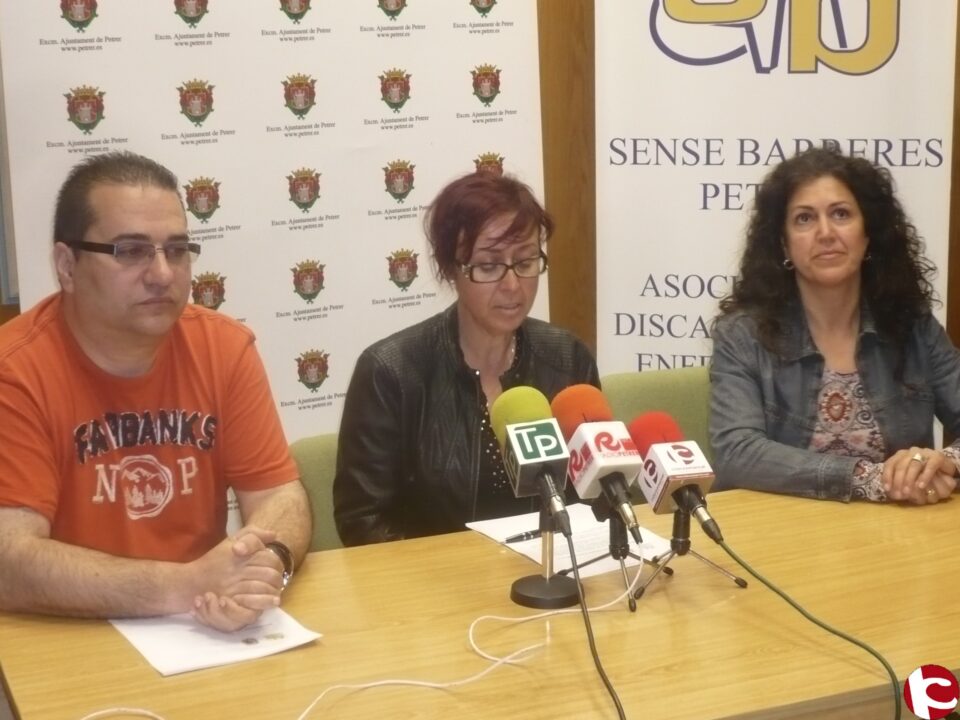 La Unión de Festejos y Sense Barreres instalarán sillas solidarias en el desfile Infantil