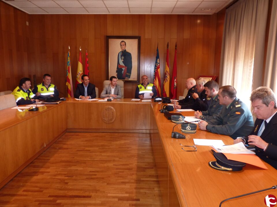 Petrer y Elda lamentan que la Subdelegación del Gobierno no atienda los problemas de prostitución en la Avda. del Mediterráneo