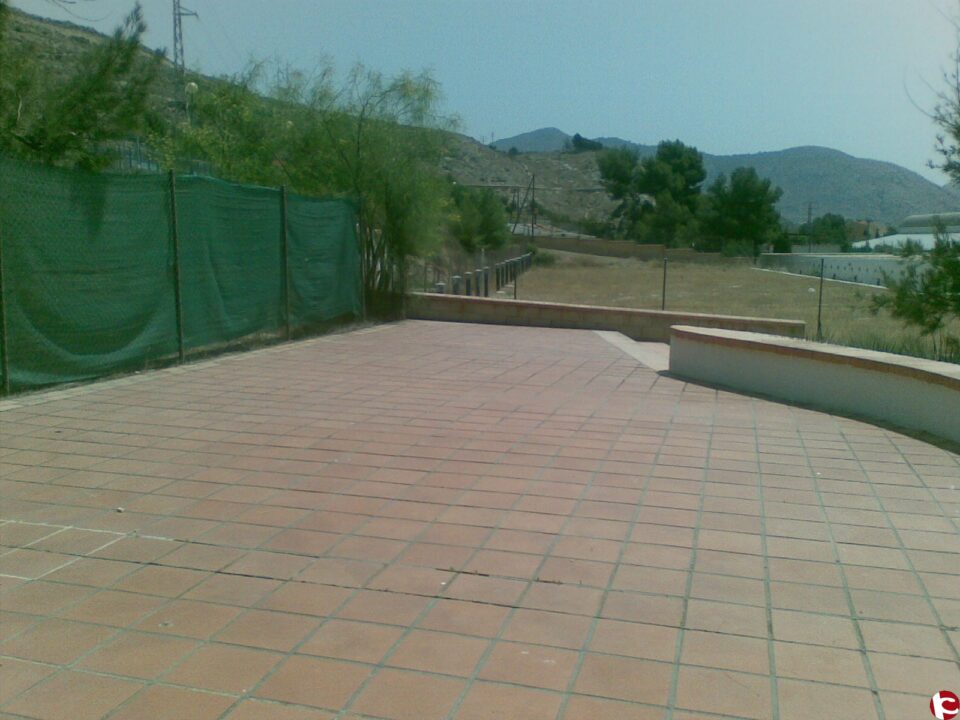 Los usuarios de la Piscina Municipal de "San Crispín" denuncian el mal estado de las instalaciones