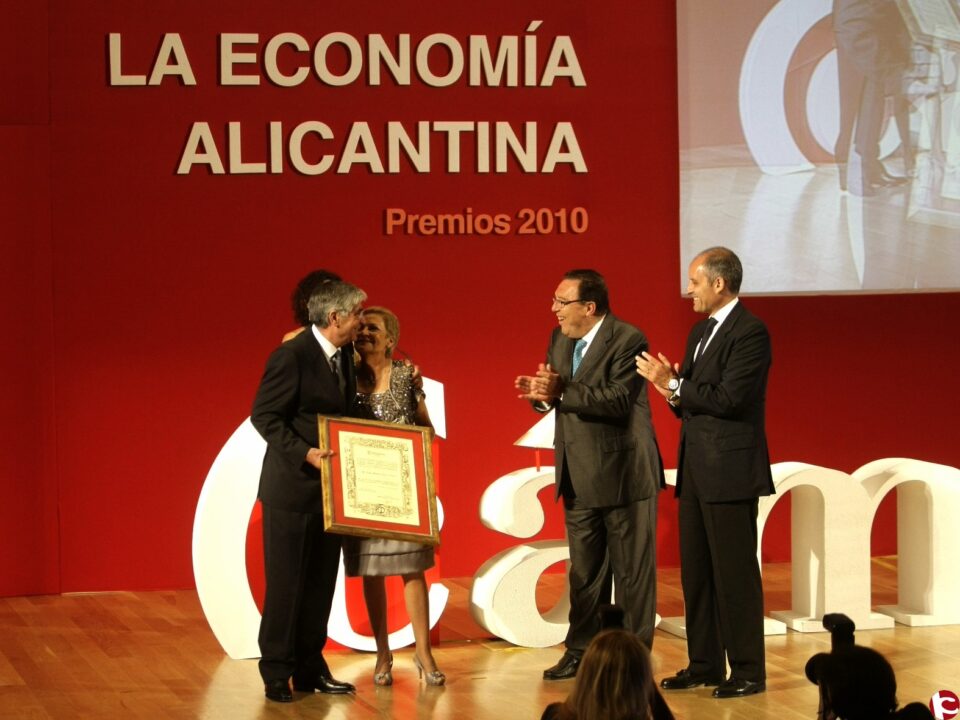 El centro Ferri galardonado en la Noche de la Economía Alicantina 2011
