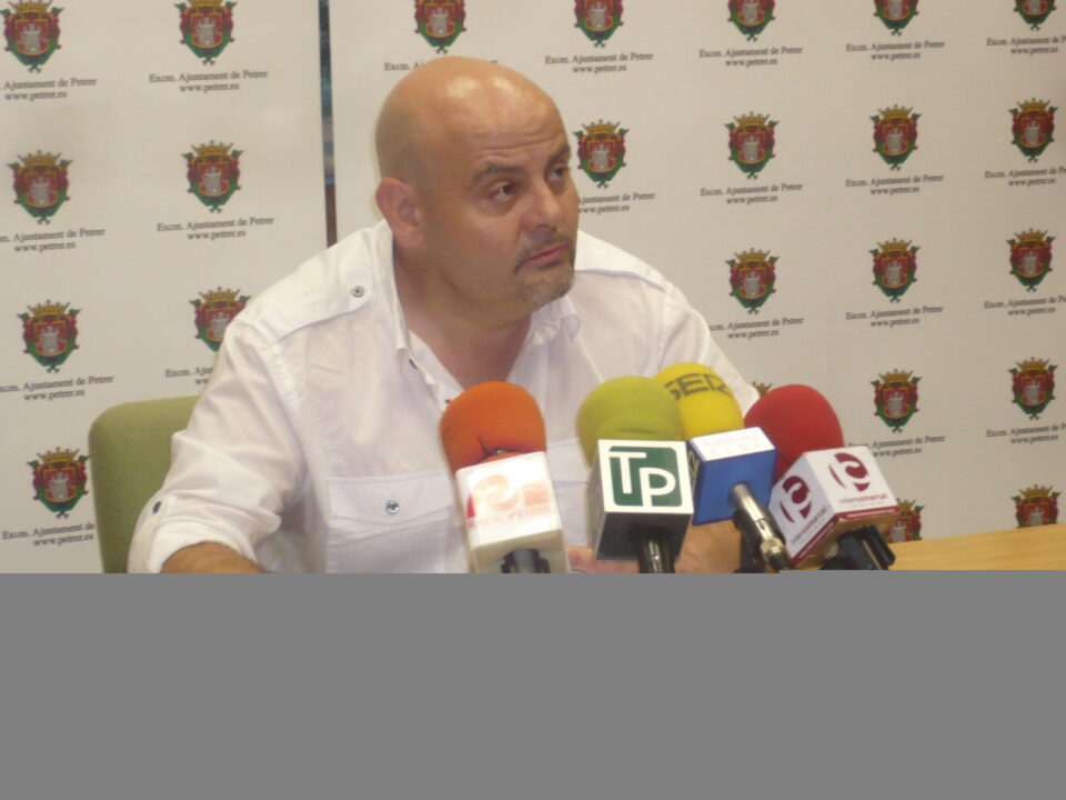 Urbanismo insiste en que el valor del informe encargado a la UA sobre las casas-cueva es de más 40.000 euros y que el Bloc da cantidades erróneas y falsas