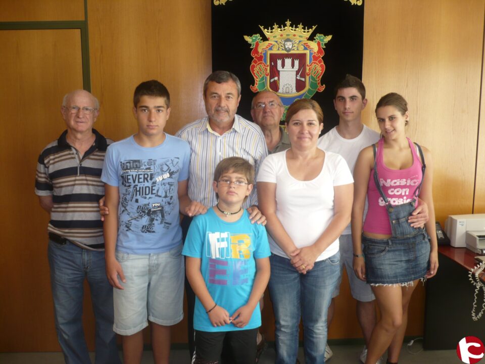 El alcalde recibe al pilotari Álvaro José campeón individual sub´16