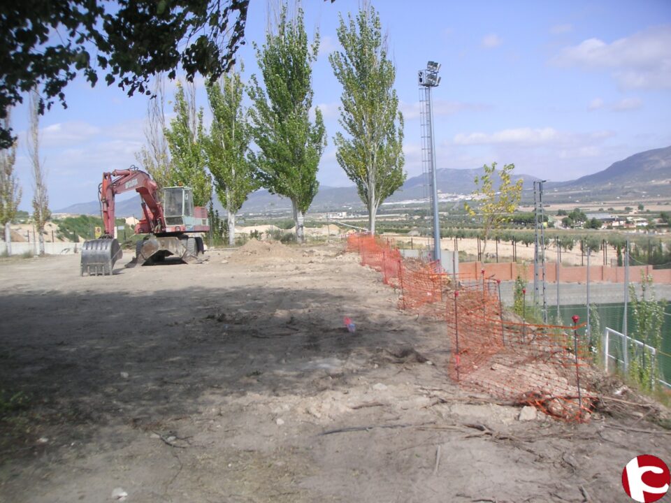Se inicia la construcción de las nuevas gradas en el polideportivo municipal