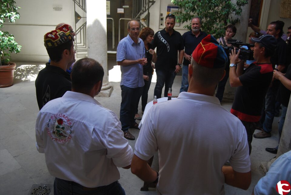 Encuentro de cargos festeros con el Alcalde de la Ciudad
